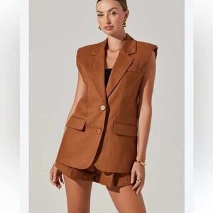 ASTR THE LABEL Kyrie Extended Shoulder Linen Vest in Mocha Moose office preppy